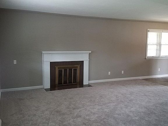Living Room with fireplace
