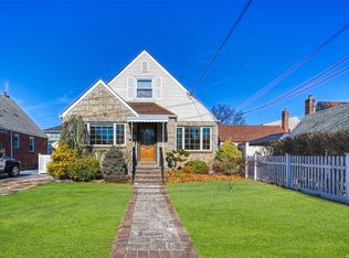 1317 Park Ave, New Hyde Park, NY 11040