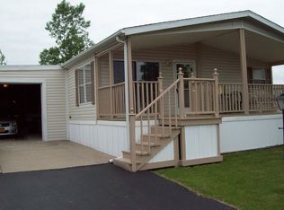 1300 Ridgewood Dr, Lockport, NY 14094