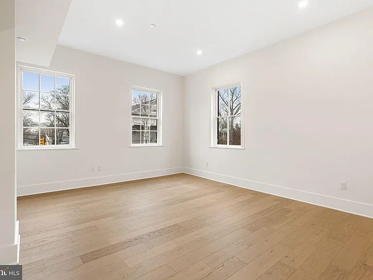 300 Kings Hwy E #C — Photo 13
