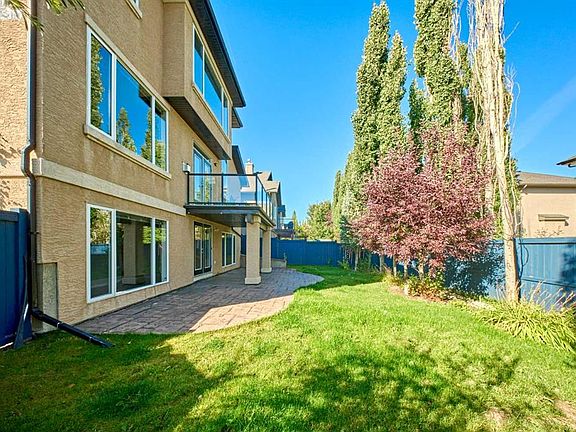 4th image of 32 S Evercreek Bluffs Cres SW
