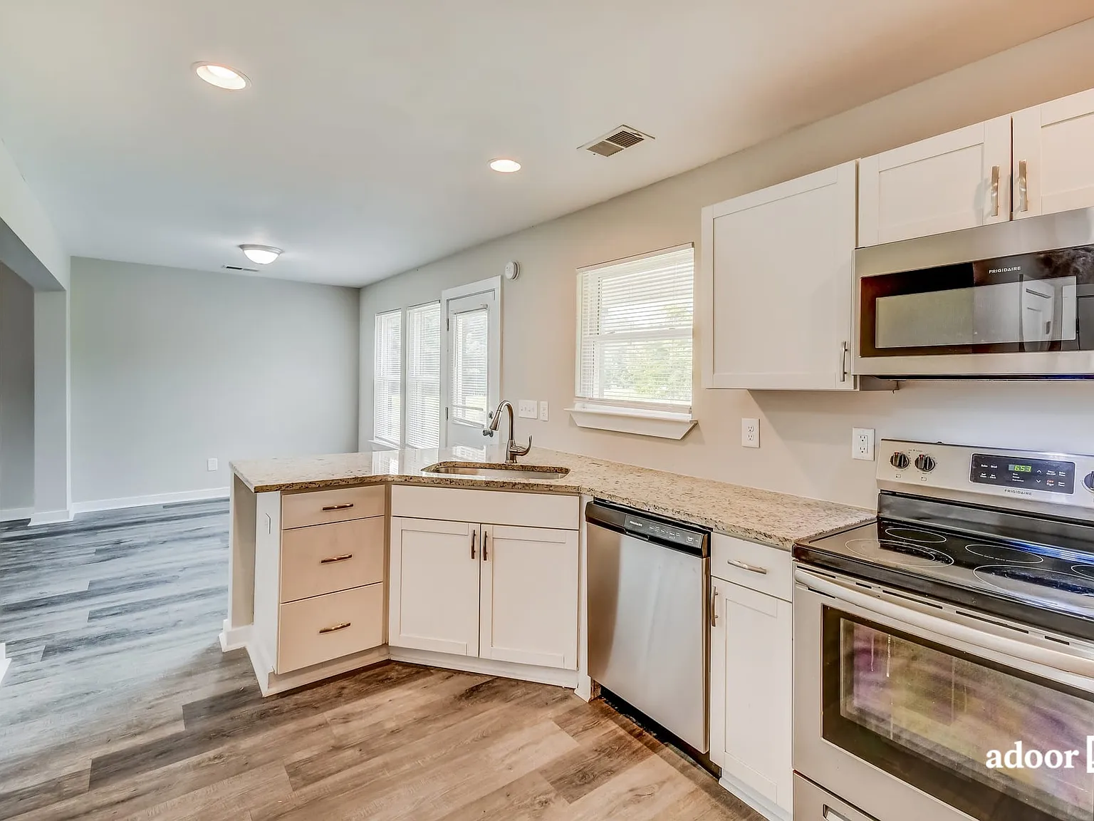 3 bed, 2.5 bath, 1450 sqft, $1,595 — Photo 4