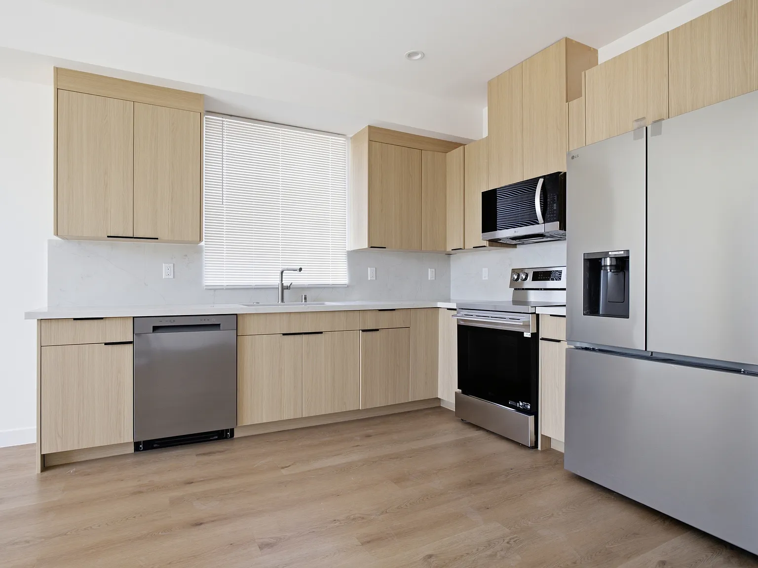 4 bed, 1550 sqft, $3,850 — Photo 3