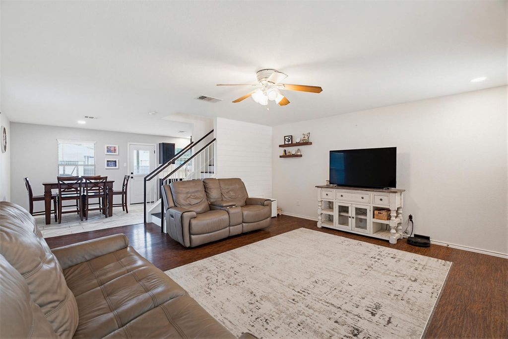 318 Liberty St, Hutto, TX - View 4
