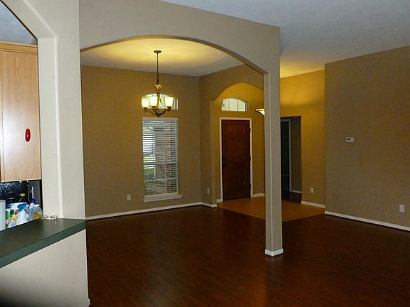 4th image of 1813 Barretts Glen Dr
