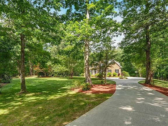 3rd image of 565 Irvin Farm Rd