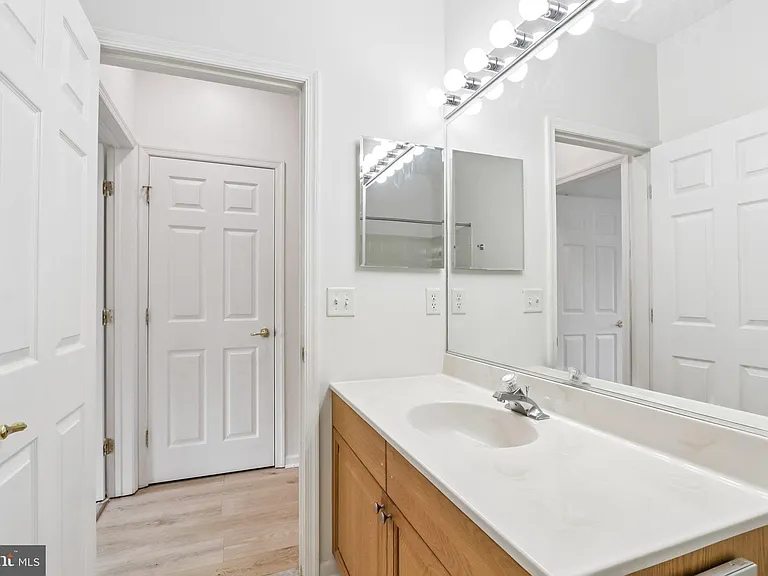 121 Kyle Way — Photo 24