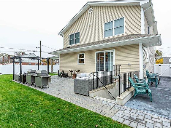 2nd image of 142 Daffodil Ave