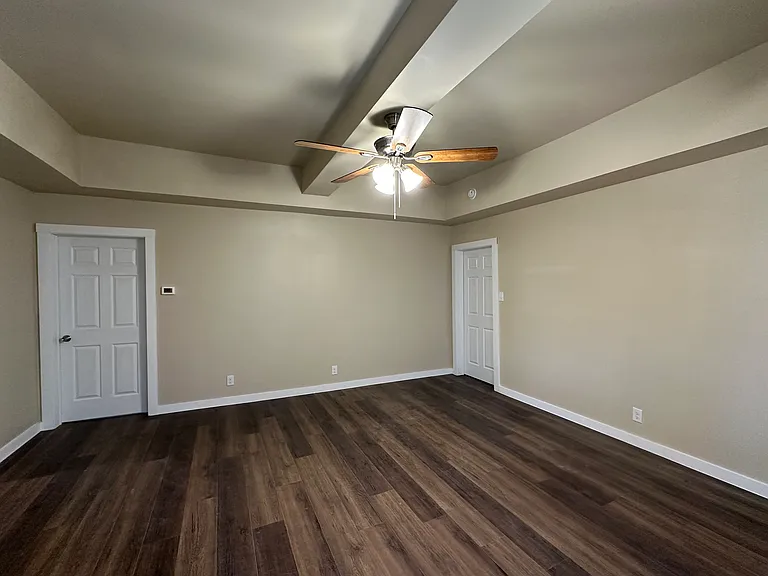 5208 E Side Ave #1 — Photo 4