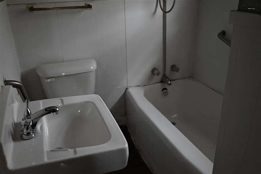 2406 Avenue D - 1 — Photo 3