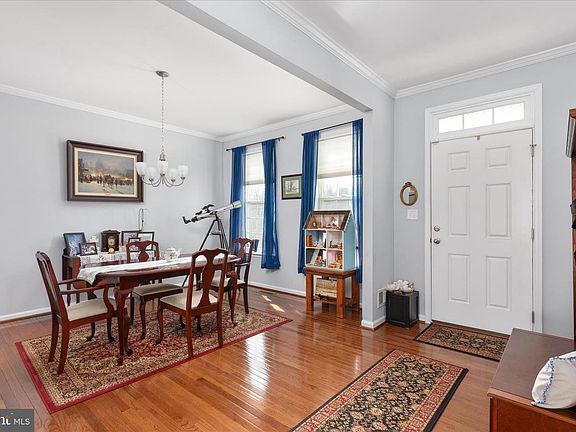 5th image of 1041 W Masters Dr