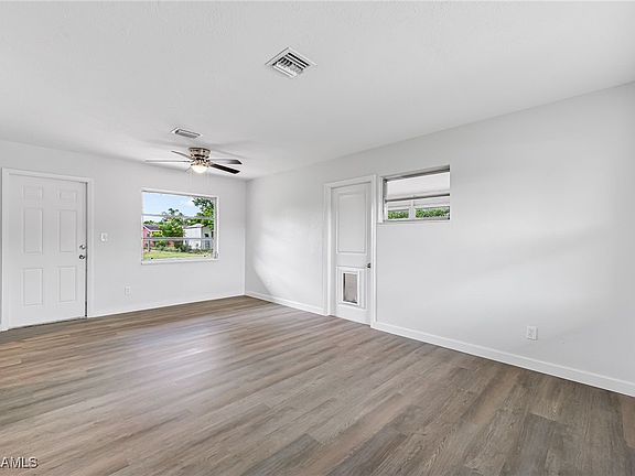3rd image of 416 Morgan Cir S