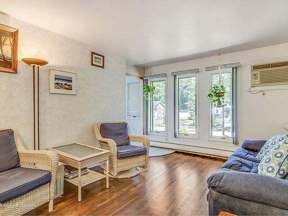 3rd image of 88 Stowe Ave