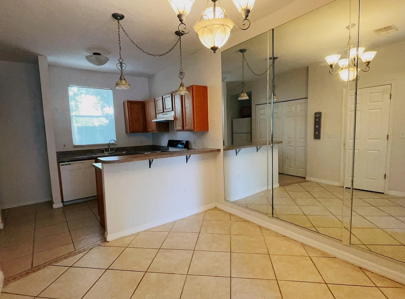 2 bed, 2.5 bath, 1100 sqft, $1,450 — Photo 3