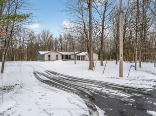 1625 Royal Orchard Dr, Ottawa, ON K4C1A9