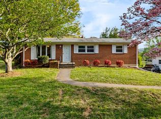 1815 Park Manor Dr, Roanoke, VA 24014