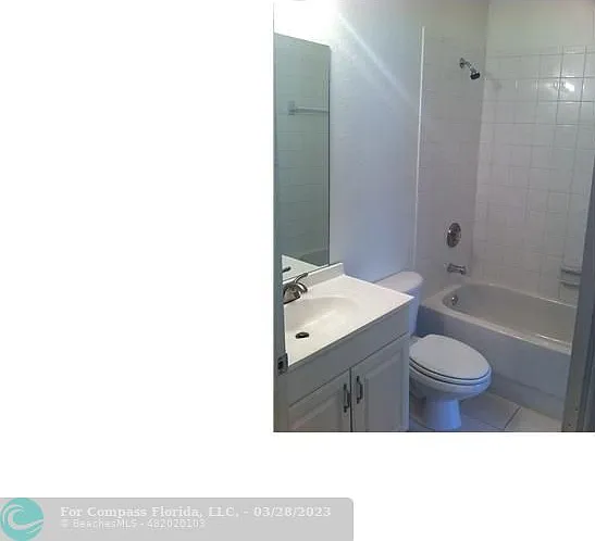 6062 SW 19th Ct — Photo 2