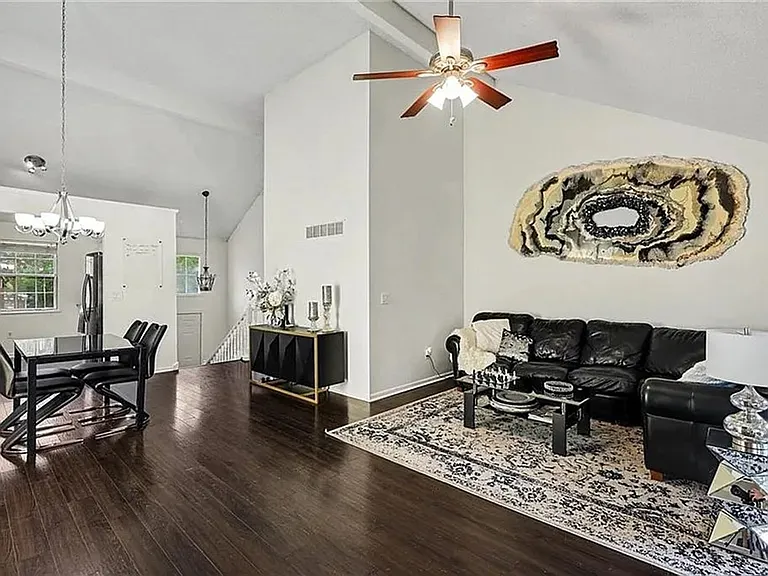 15129 Glenwood Ave — Photo 5