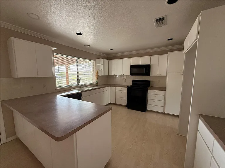 5850 Dacy Ln — Photo 6