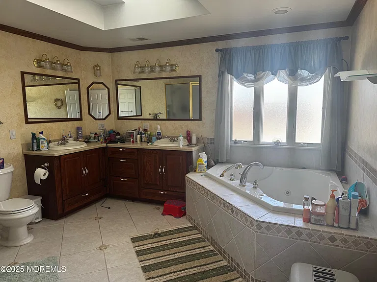 1709 Maple St — Photo 3