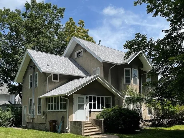 903 East St, Grinnell, IA 50112