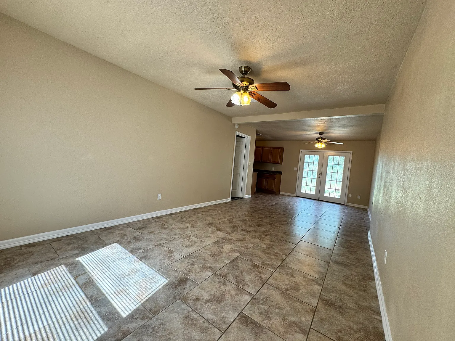 3 bed, 1081 sqft, $1,500 — Photo 2