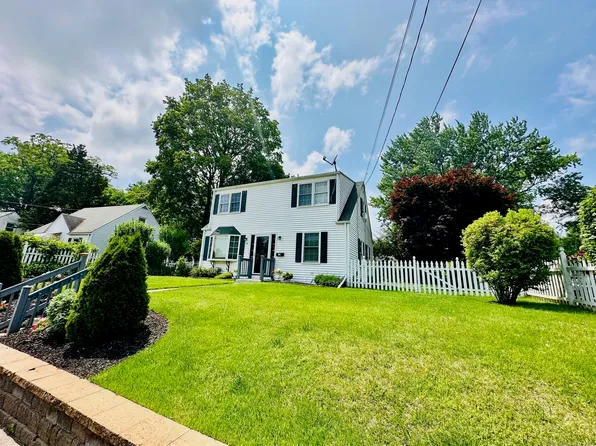 19 Nassau Circle, East Hartford, CT 06118