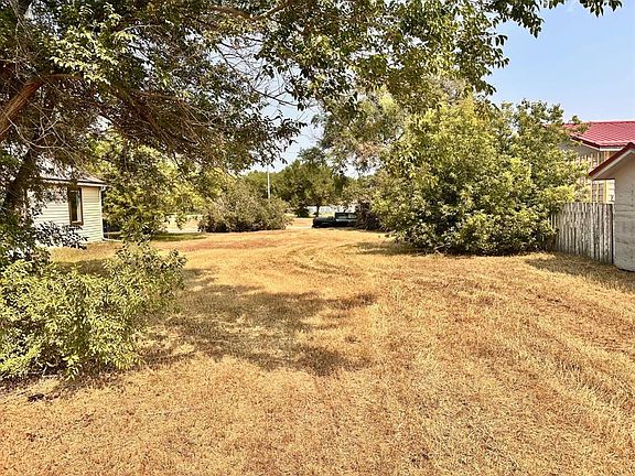 4th image of 519 2nd Ave E
