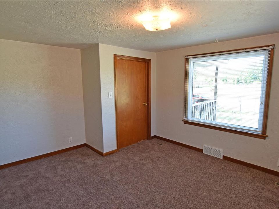 b Ave Duplex Apartments Reedsburg, WI Zillow