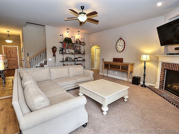 3rd image of 20482 E 35th Pl