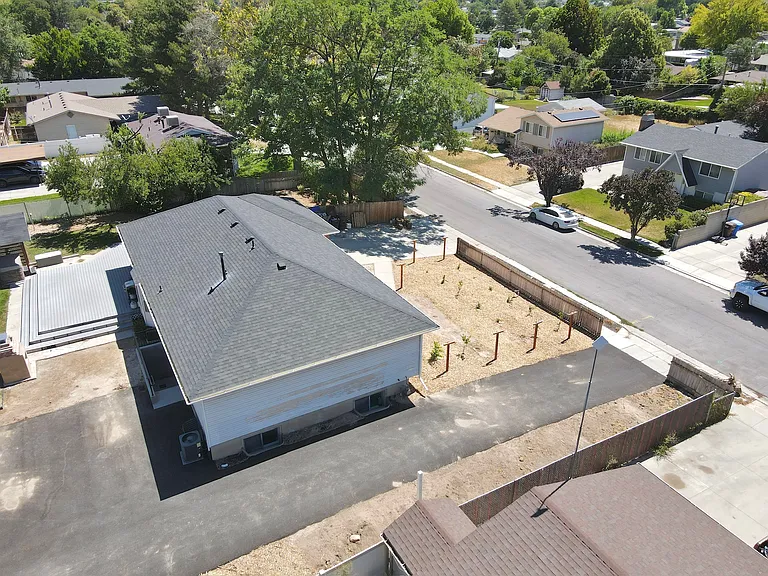 384 W Harvard Dr — Photo 2