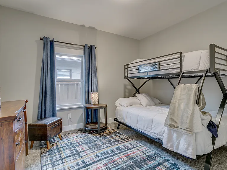 439 N Walnut St — Photo 45