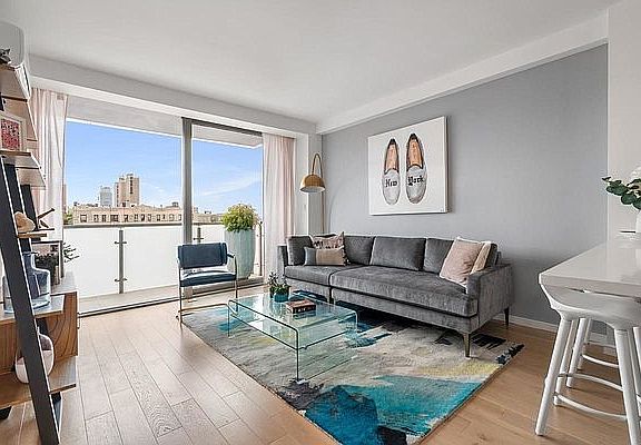 2nd image of 40 Pinehurst Ave APT 4A