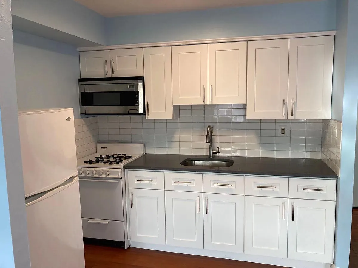 kitchen - 3219 Hamilton St #3