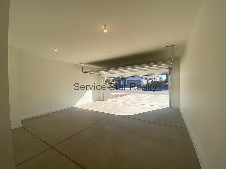 2402 E Alonso Dr — Photo 10