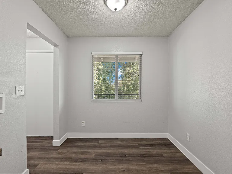 Mariposa Flats — Photo 6