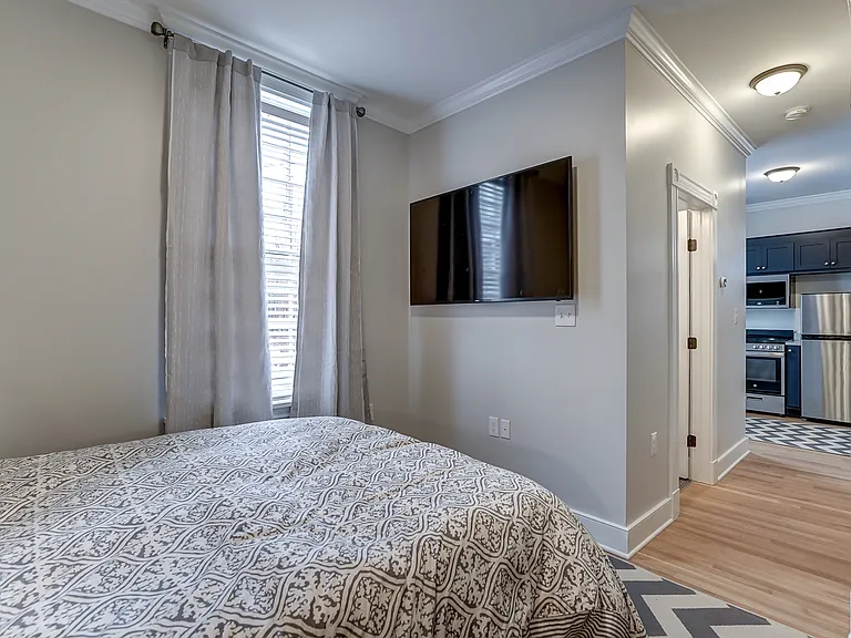 412 W Franklin St #D — Photo 5