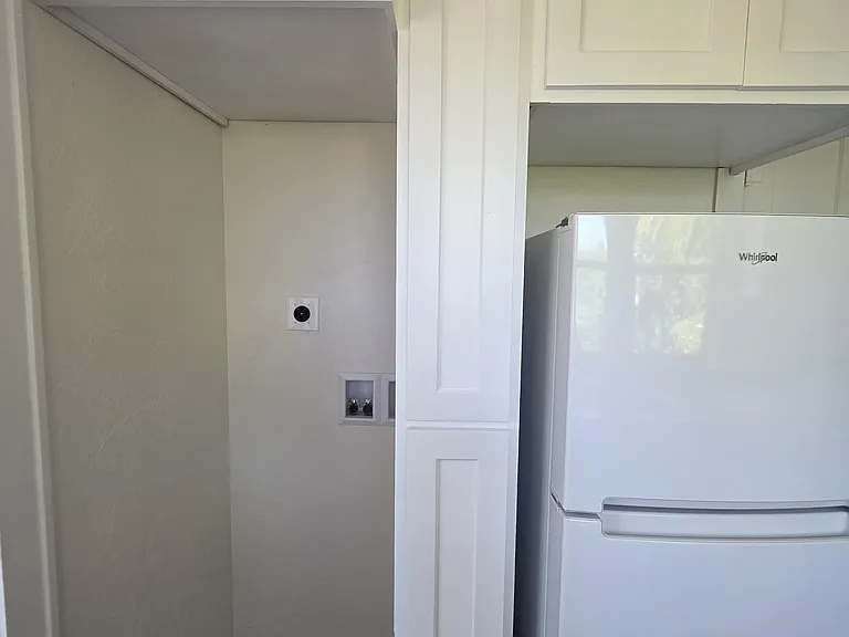 Stackable washer/dryer unit is to be provided