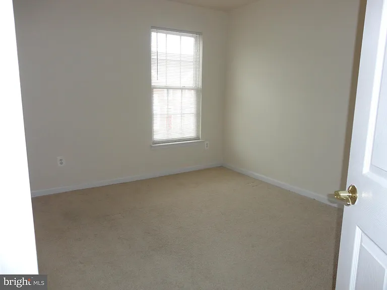 24656 Kings Canyon Sq — Photo 20