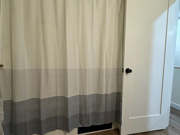 Shower/ bathtub