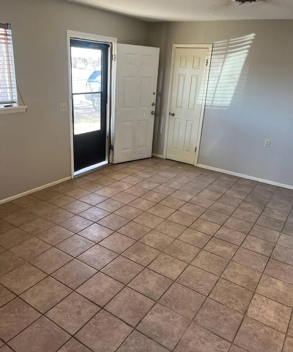 1 bed, 750 sqft, $925 — Photo 2