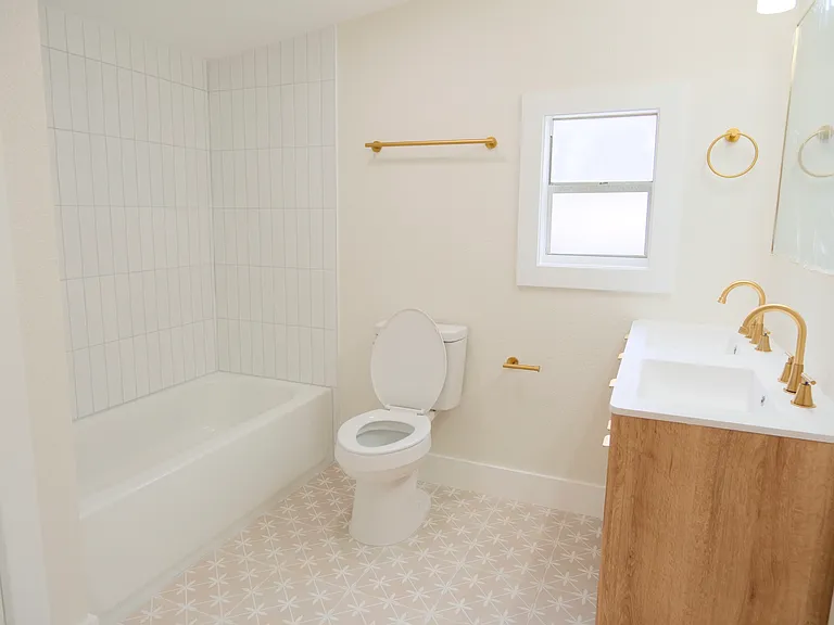 210 W Hiawatha St — Photo 14