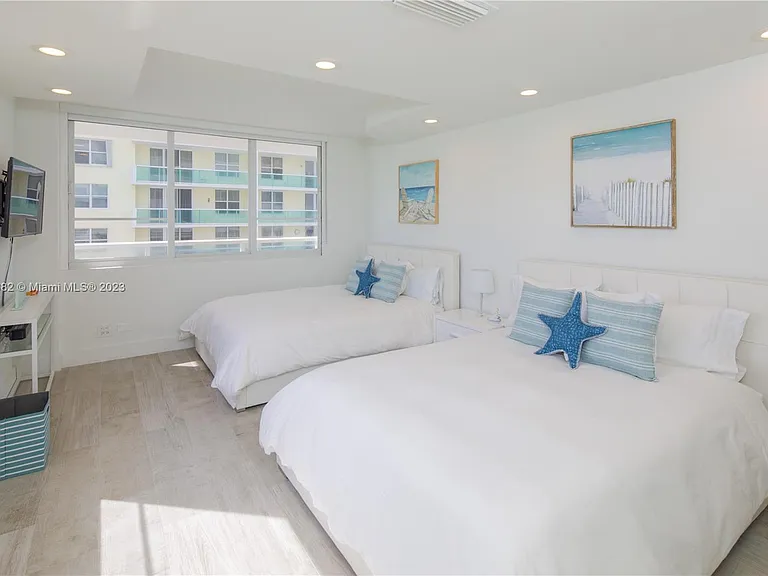 5005 Collins Ave #610 — Photo 14