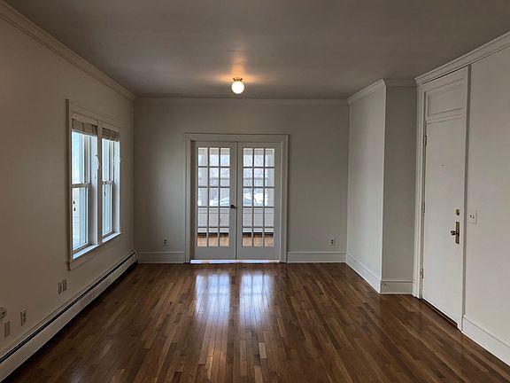 5th image of 2315 Irving Ave S APT 12