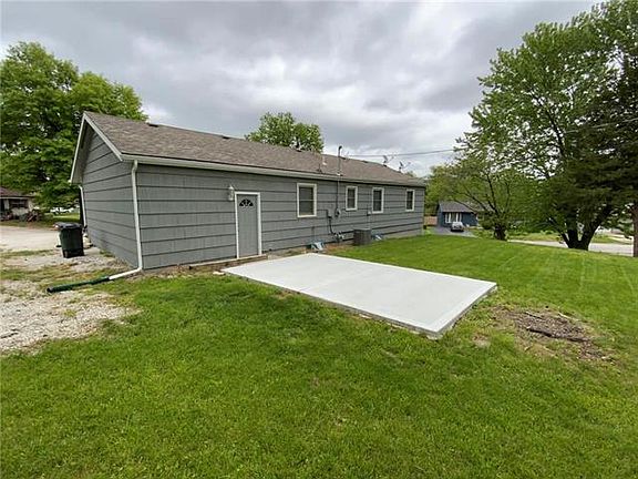 4th image of 8231 Barnett Ave