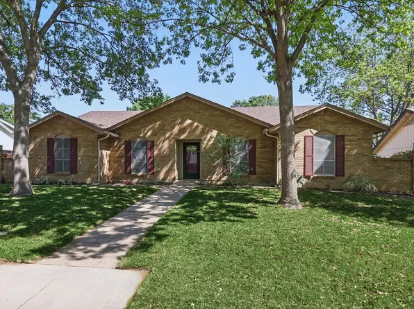 412 Circleview Dr S, Hurst, TX 76054