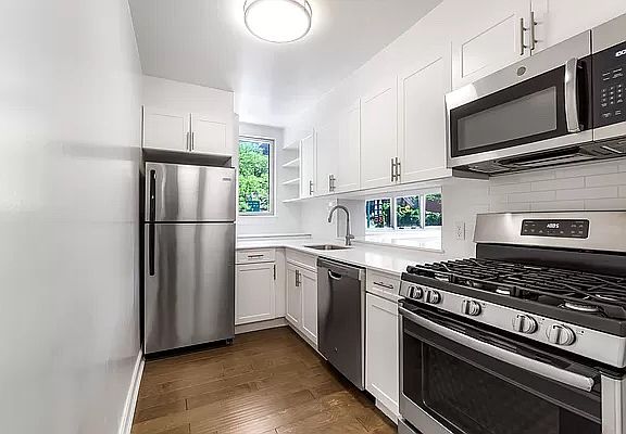 3rd image of 308 E 38th St APT 3E
