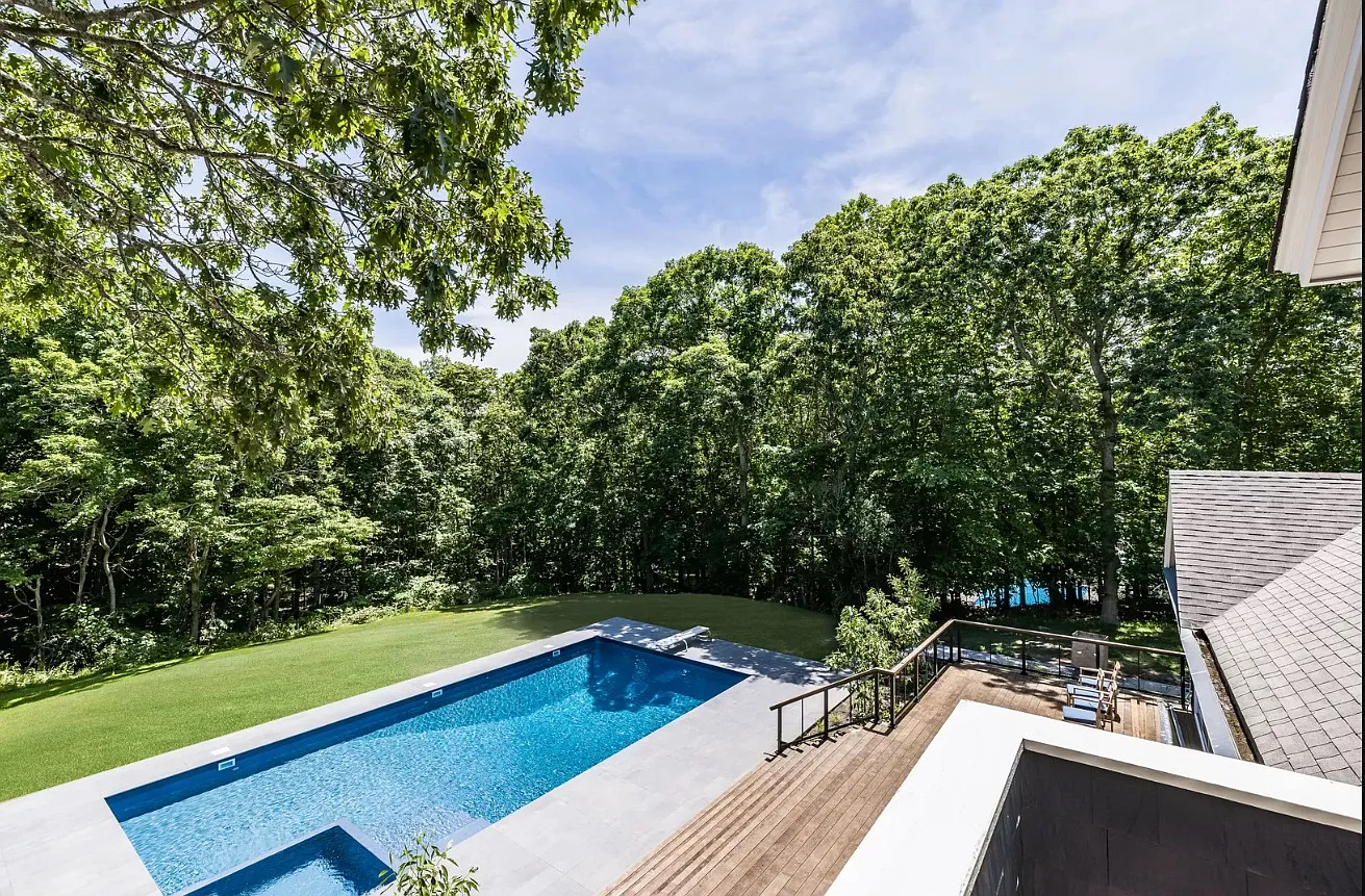 Just Renovated In Hither Hills! — Photo 2