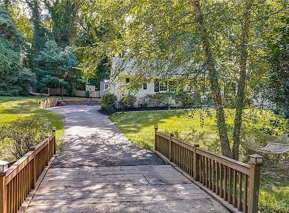 3rd image of 211 Roslyn Hills Dr