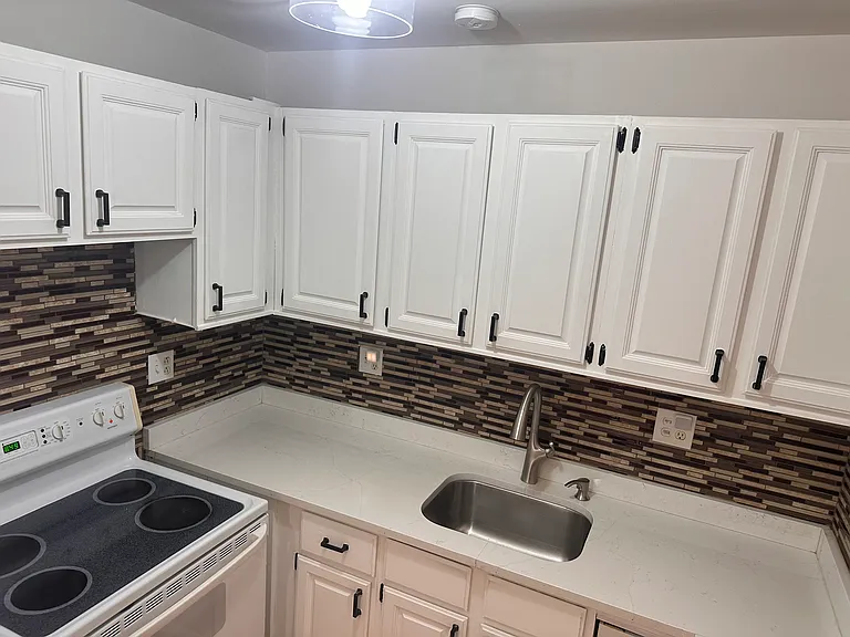 805 Grove Dr — Photo 3